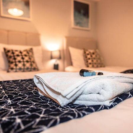 Best Price! Perfect Gunwharf Accommodation - 5 Single Beds Or Kingsize Free Parking Портсмът Екстериор снимка