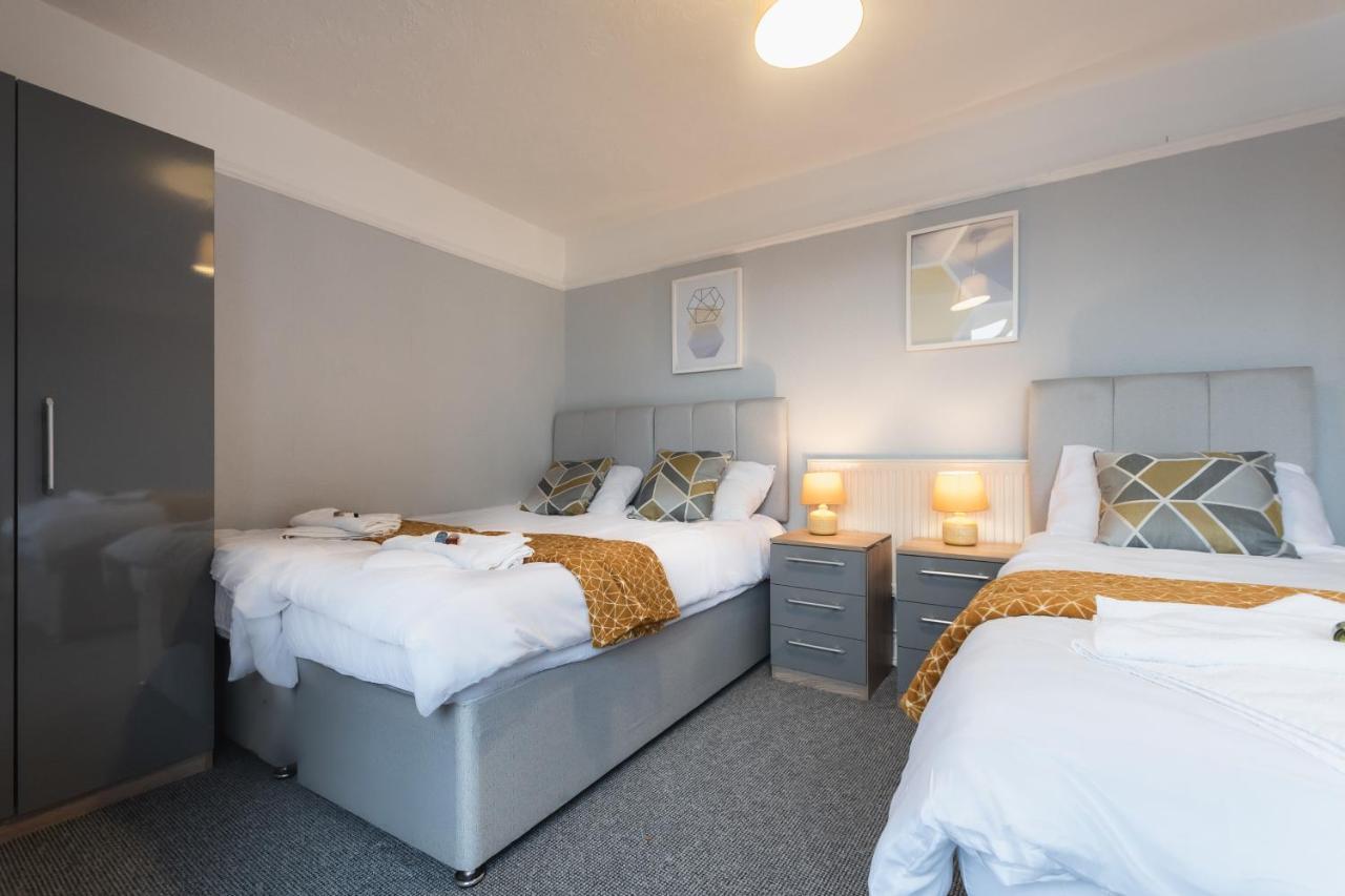 Best Price! Perfect Gunwharf Accommodation - 5 Single Beds Or Kingsize Free Parking Портсмът Екстериор снимка