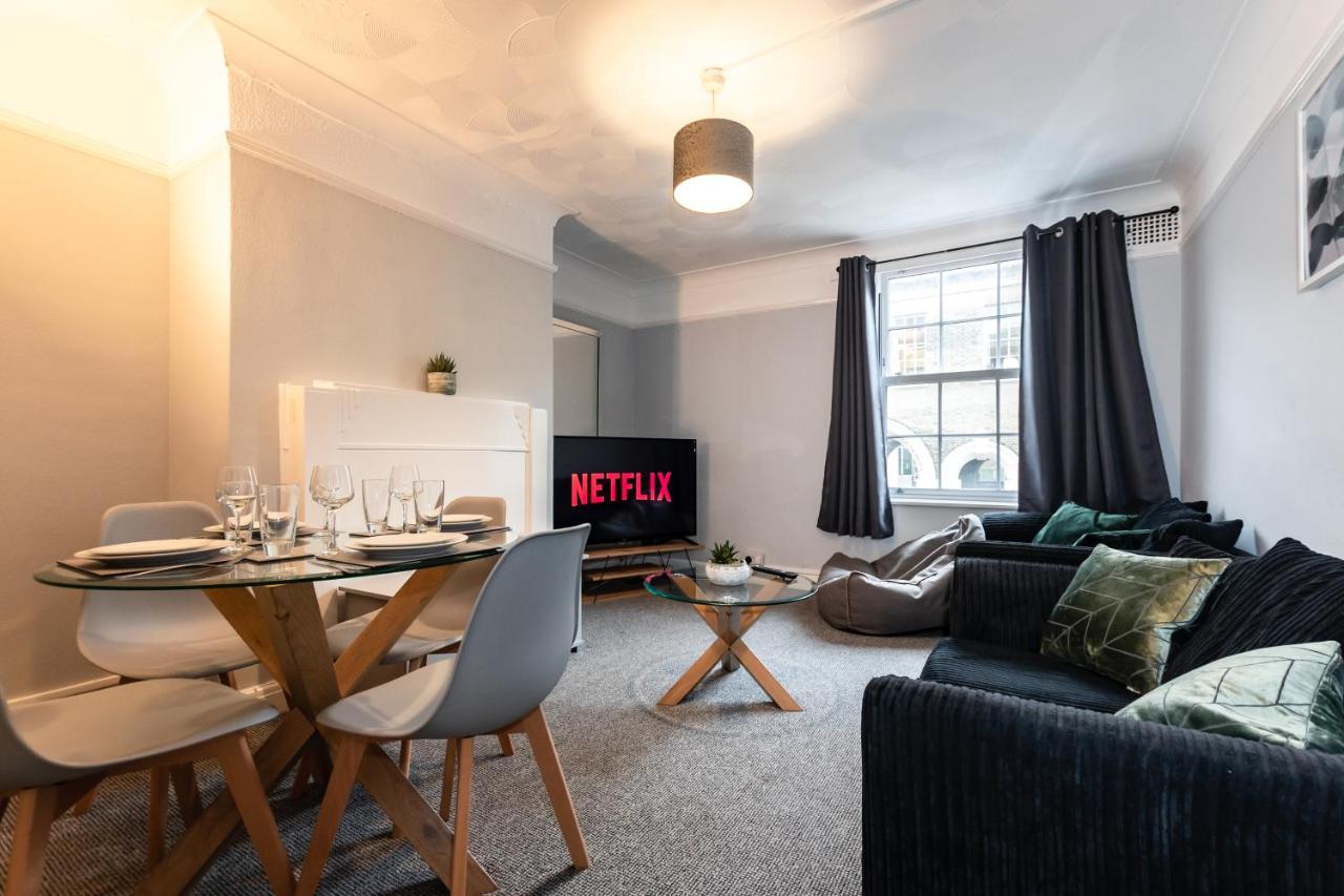 Best Price! Perfect Gunwharf Accommodation - 5 Single Beds Or Kingsize Free Parking Портсмът Екстериор снимка