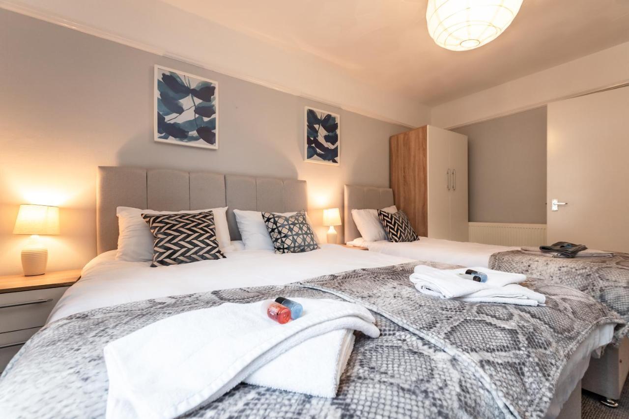 Best Price! Perfect Gunwharf Accommodation - 5 Single Beds Or Kingsize Free Parking Портсмът Екстериор снимка