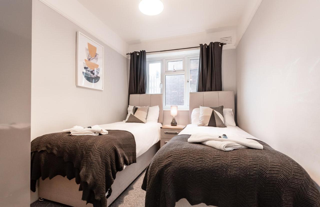 Best Price! Perfect Gunwharf Accommodation - 5 Single Beds Or Kingsize Free Parking Портсмът Екстериор снимка