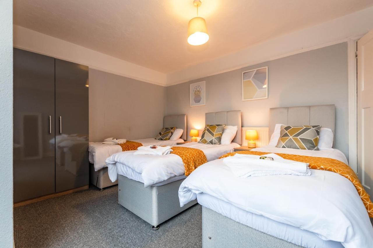 Best Price! Perfect Gunwharf Accommodation - 5 Single Beds Or Kingsize Free Parking Портсмът Екстериор снимка
