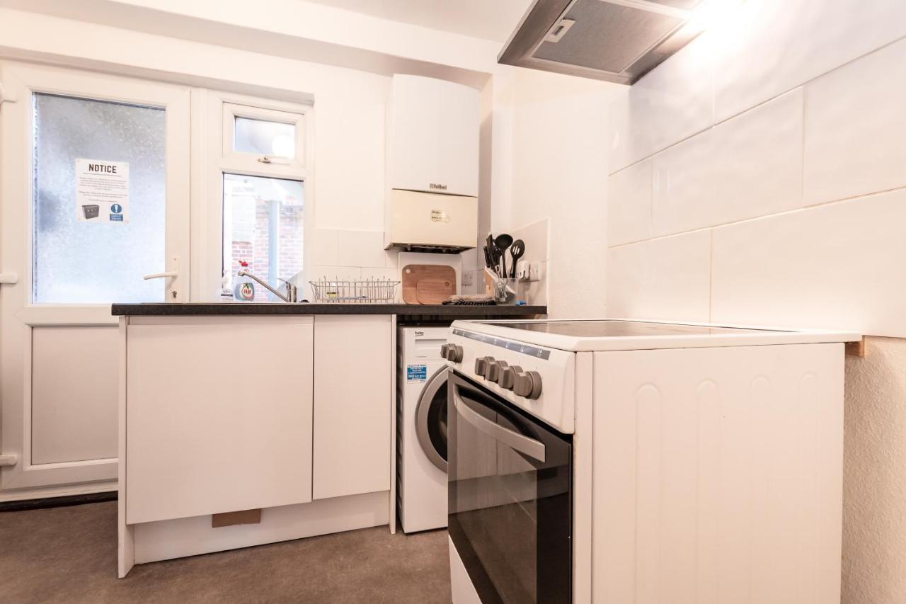 Best Price! Perfect Gunwharf Accommodation - 5 Single Beds Or Kingsize Free Parking Портсмът Екстериор снимка