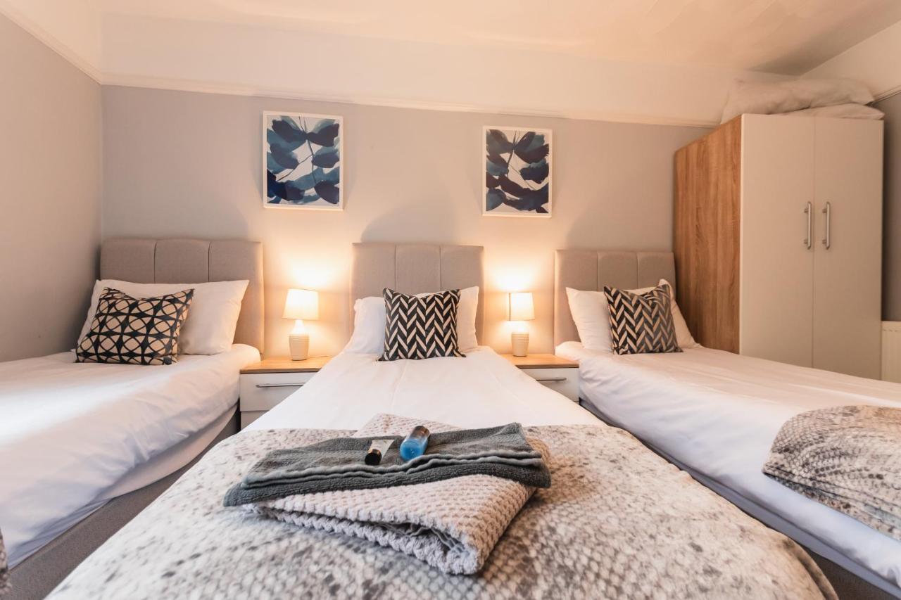 Best Price! Perfect Gunwharf Accommodation - 5 Single Beds Or Kingsize Free Parking Портсмът Екстериор снимка