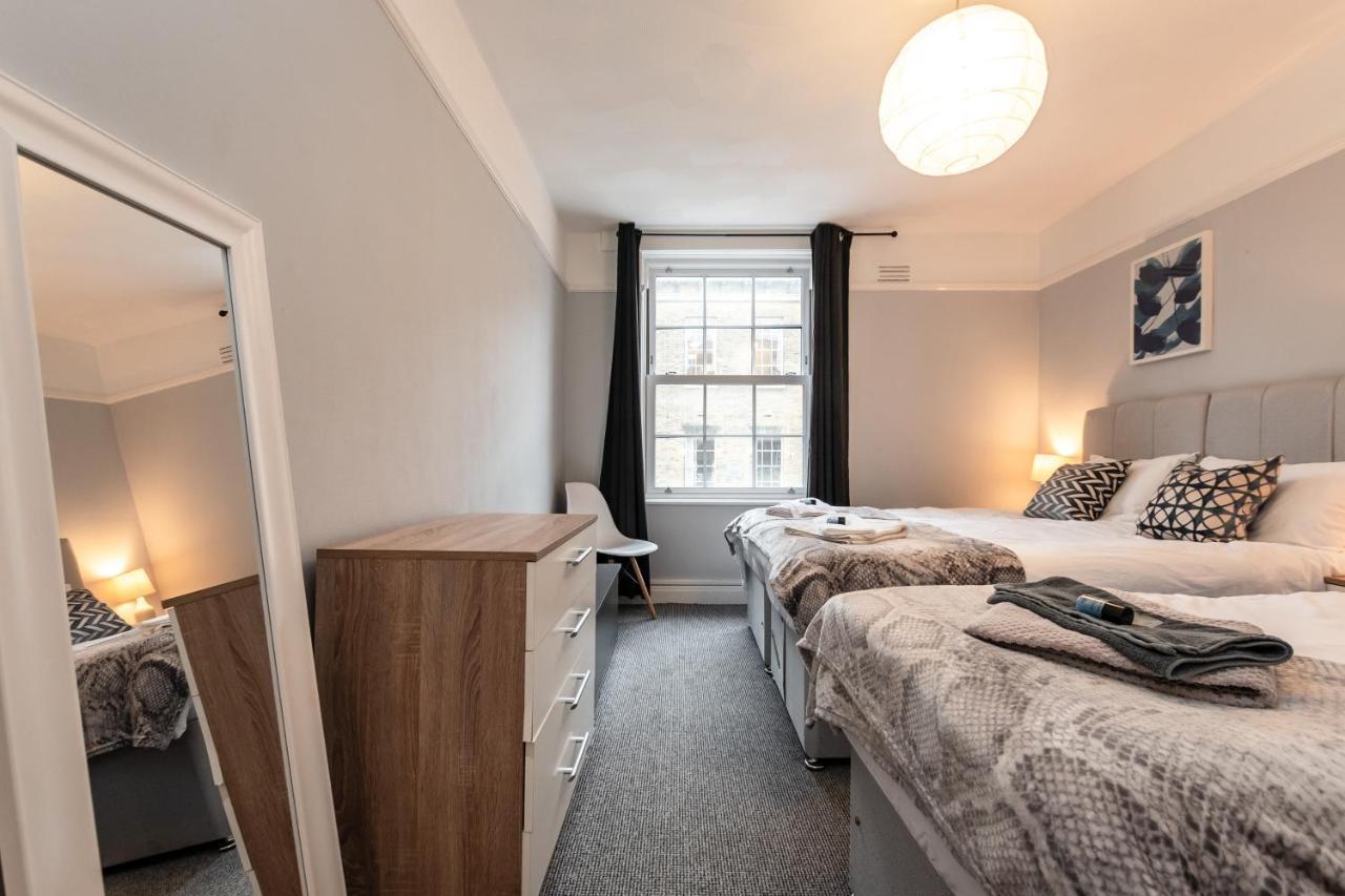 Best Price! Perfect Gunwharf Accommodation - 5 Single Beds Or Kingsize Free Parking Портсмът Екстериор снимка