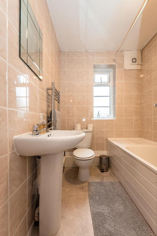 Best Price! Perfect Gunwharf Accommodation - 5 Single Beds Or Kingsize Free Parking Портсмът Екстериор снимка