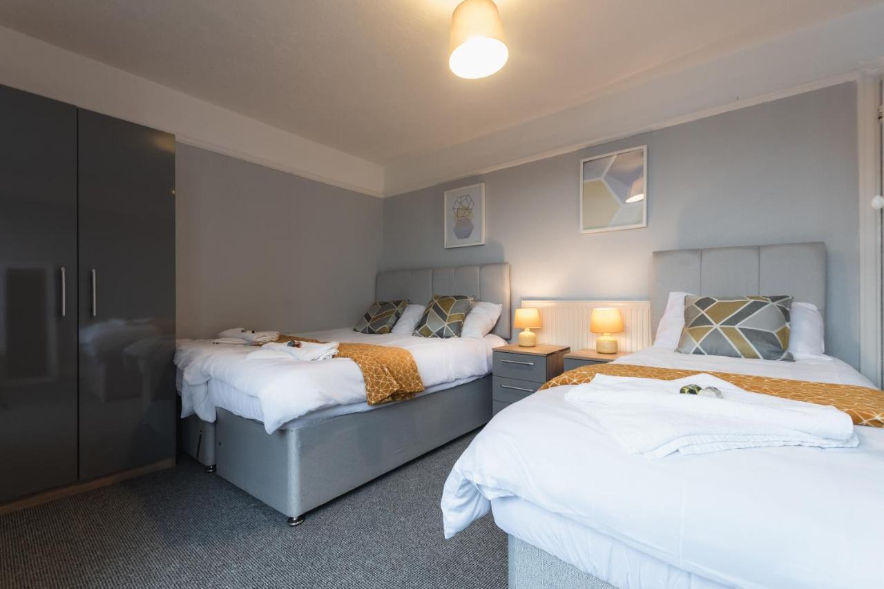Best Price! Perfect Gunwharf Accommodation - 5 Single Beds Or Kingsize Free Parking Портсмът Екстериор снимка
