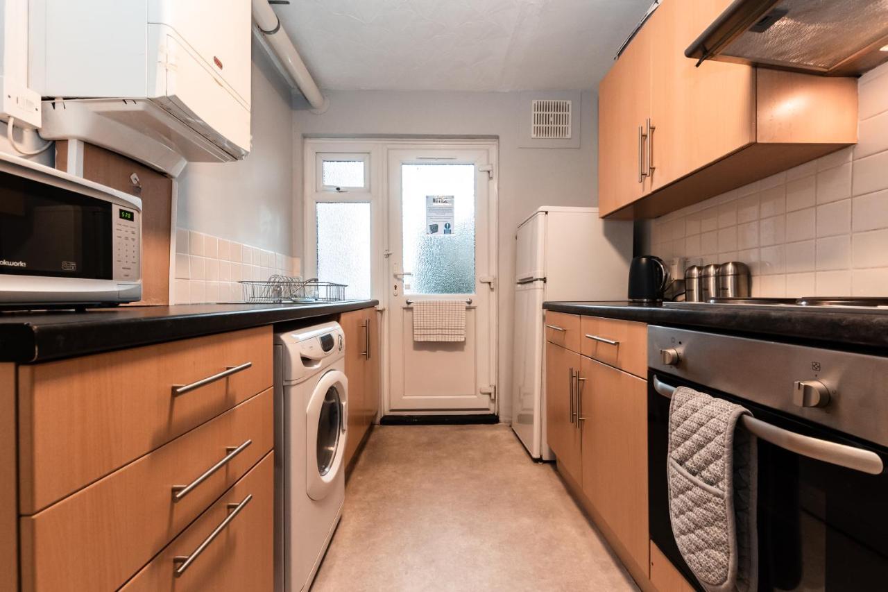Best Price! Perfect Gunwharf Accommodation - 5 Single Beds Or Kingsize Free Parking Портсмът Екстериор снимка