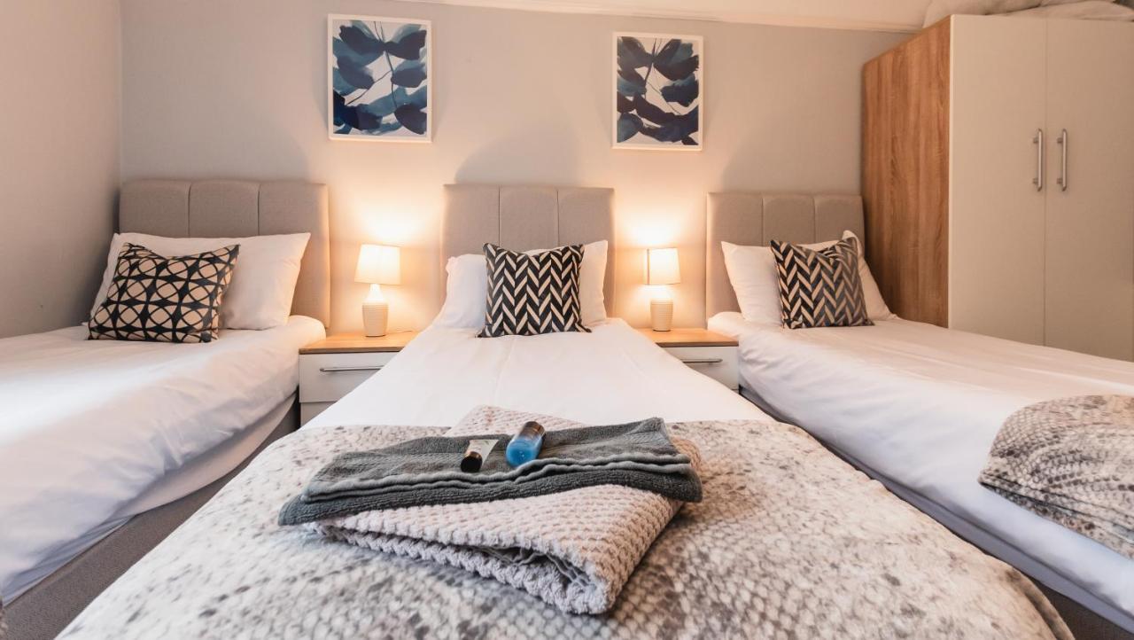 Best Price! Perfect Gunwharf Accommodation - 5 Single Beds Or Kingsize Free Parking Портсмът Екстериор снимка