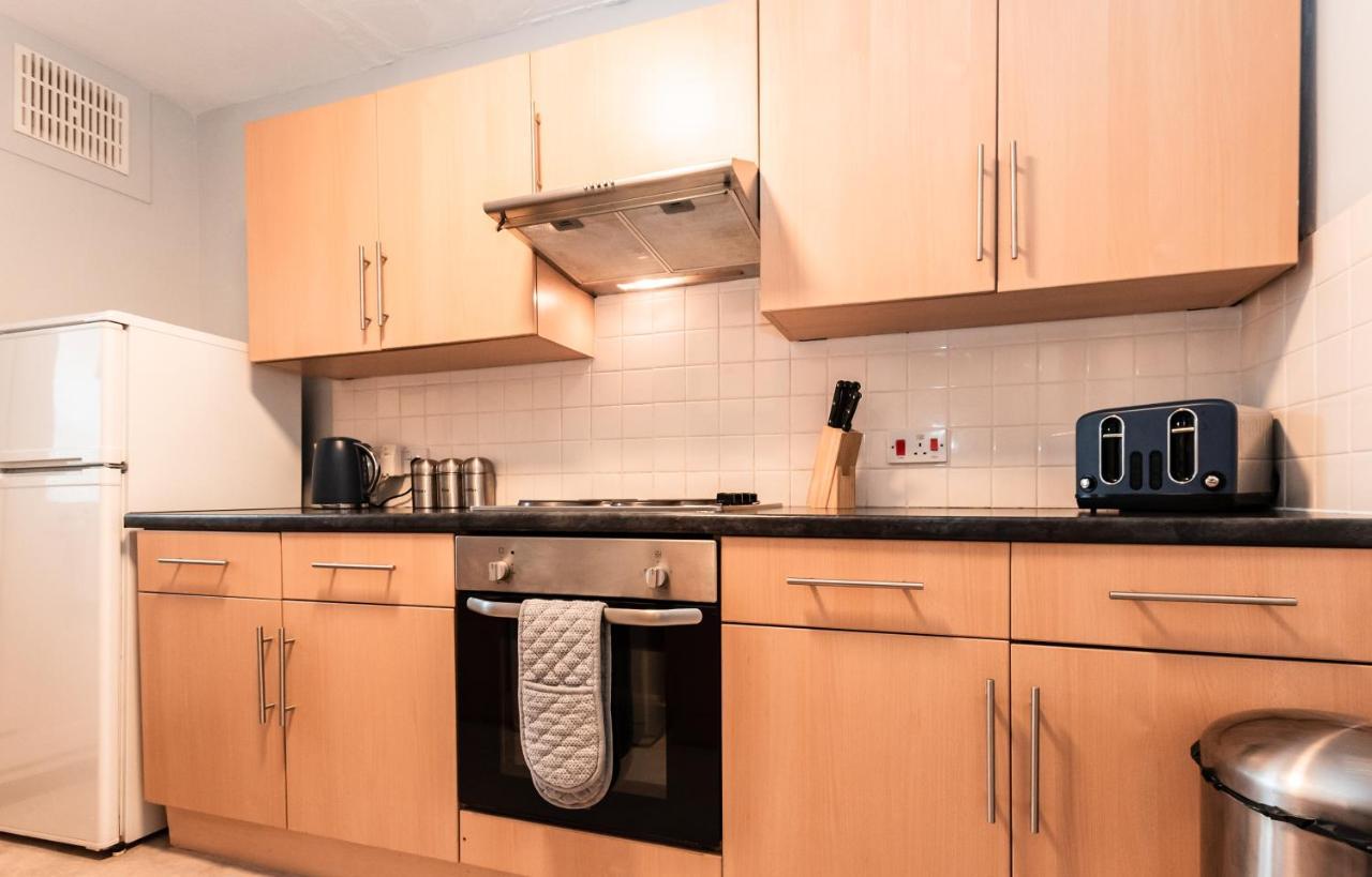 Best Price! Perfect Gunwharf Accommodation - 5 Single Beds Or Kingsize Free Parking Портсмът Екстериор снимка
