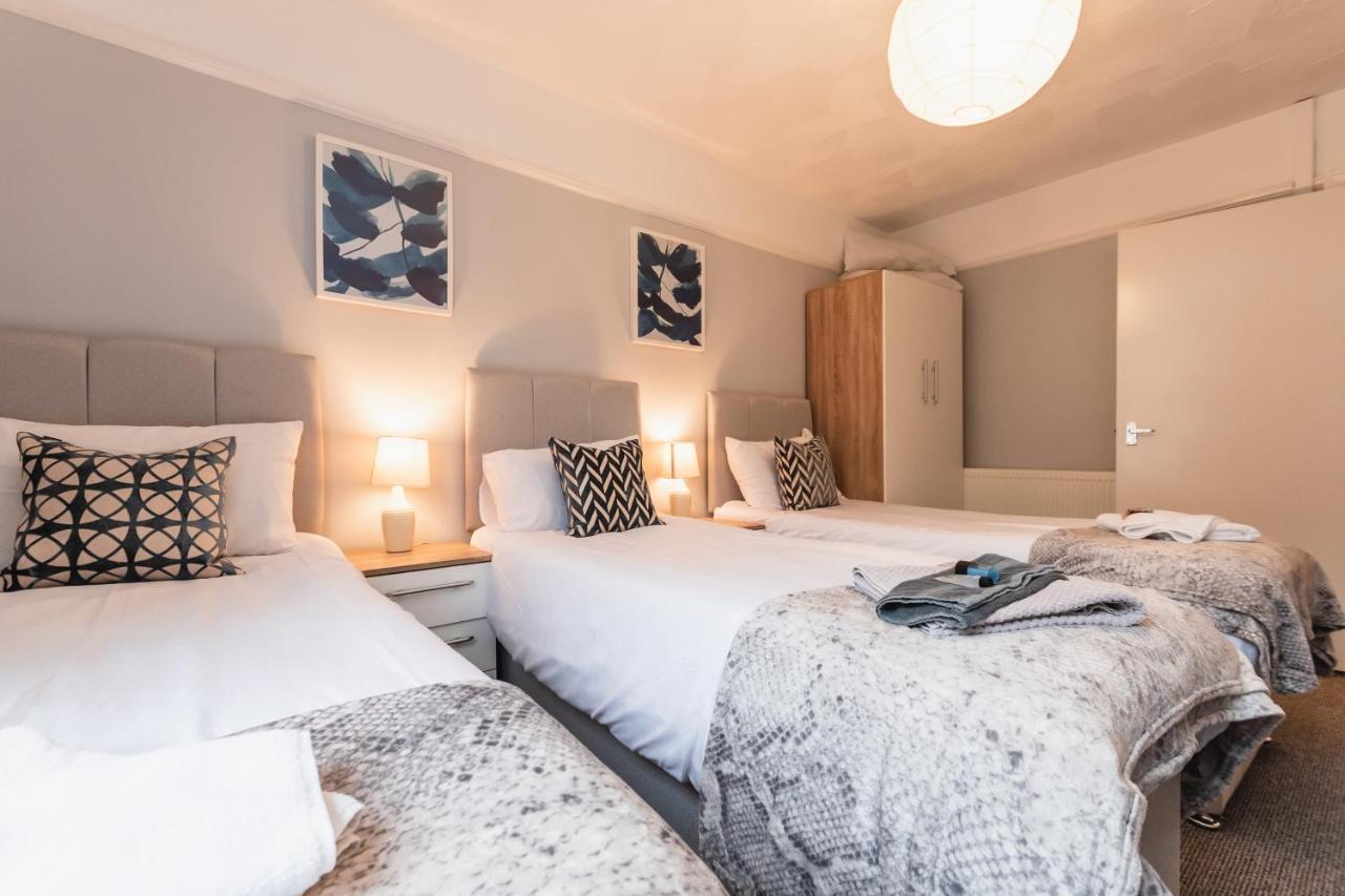 Best Price! Perfect Gunwharf Accommodation - 5 Single Beds Or Kingsize Free Parking Портсмът Екстериор снимка