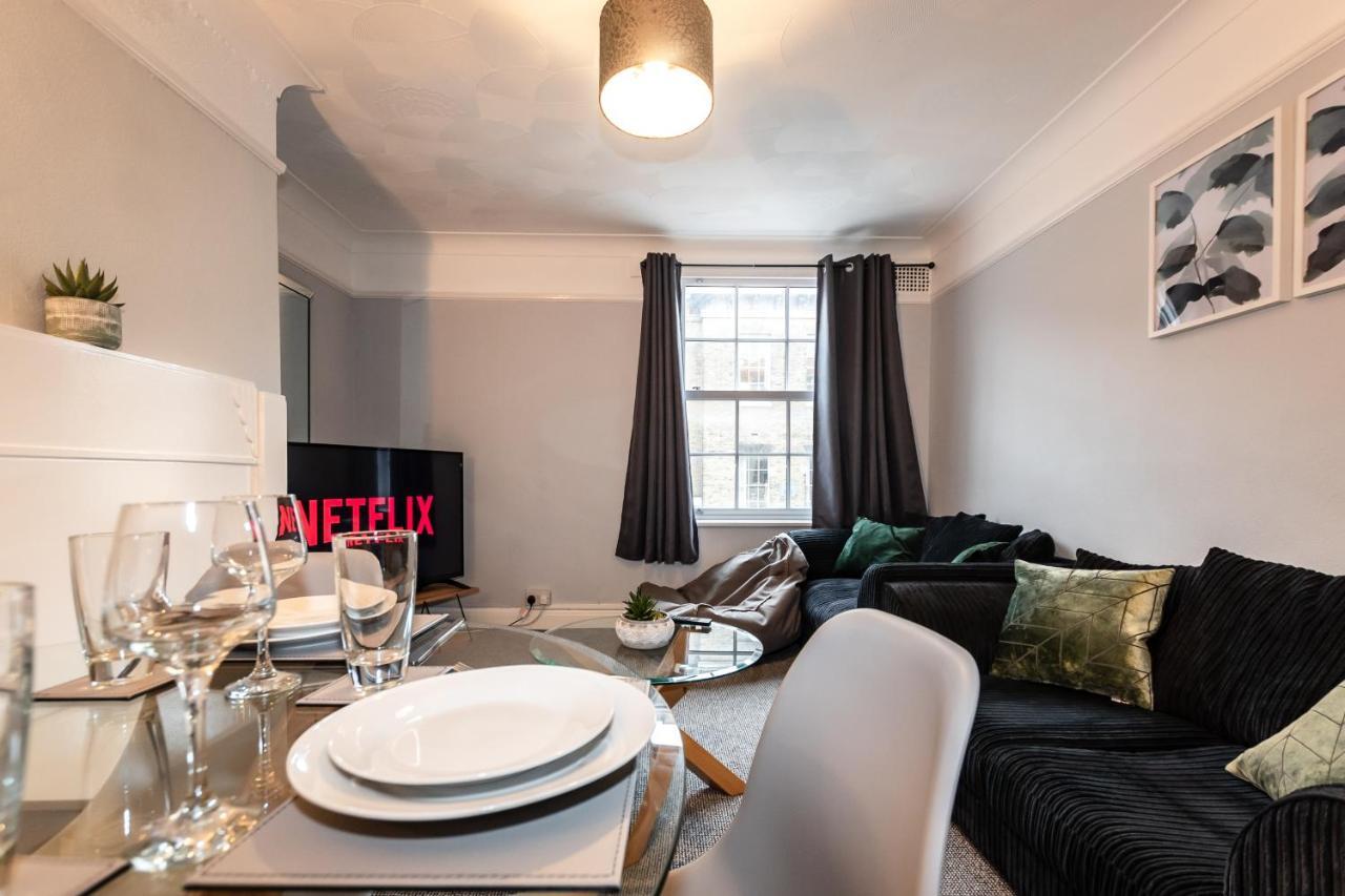 Best Price! Perfect Gunwharf Accommodation - 5 Single Beds Or Kingsize Free Parking Портсмът Екстериор снимка