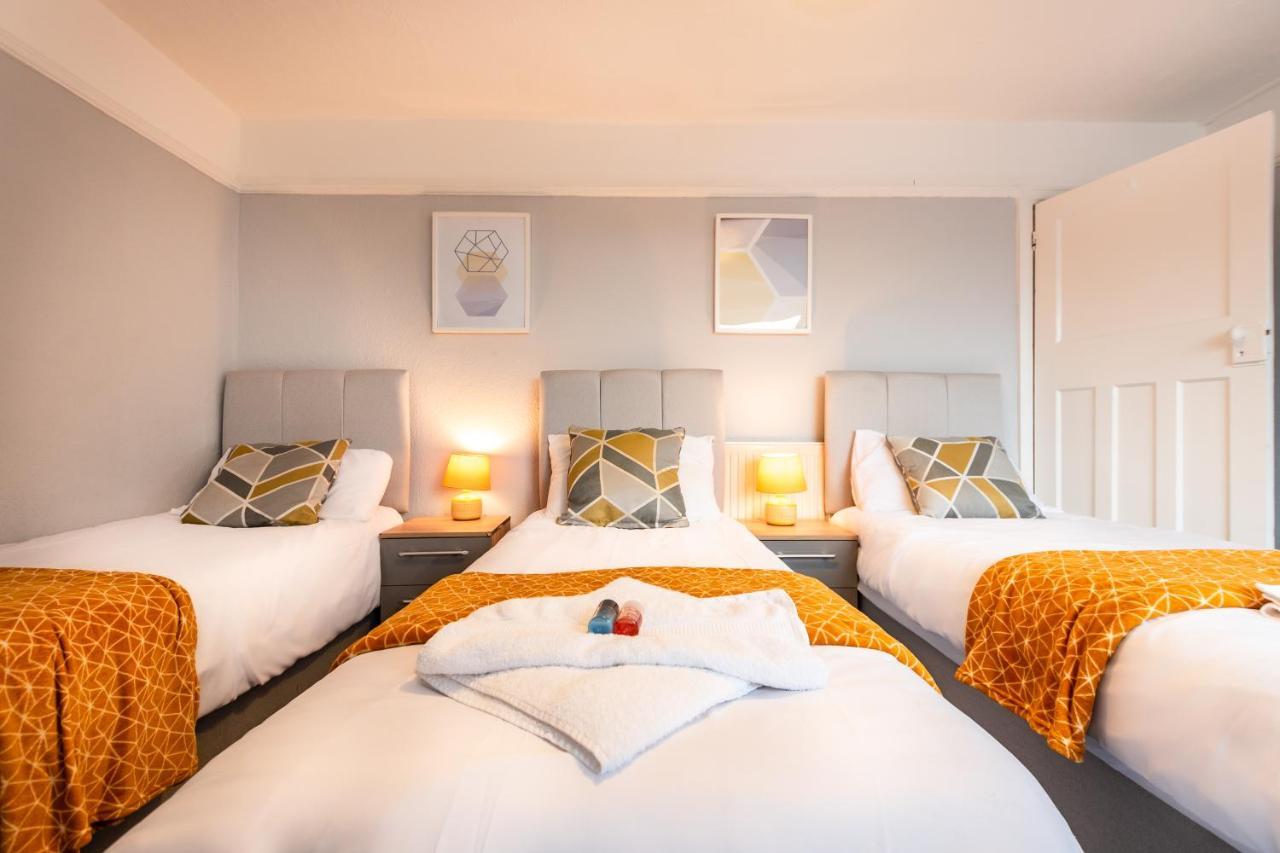 Best Price! Perfect Gunwharf Accommodation - 5 Single Beds Or Kingsize Free Parking Портсмът Екстериор снимка