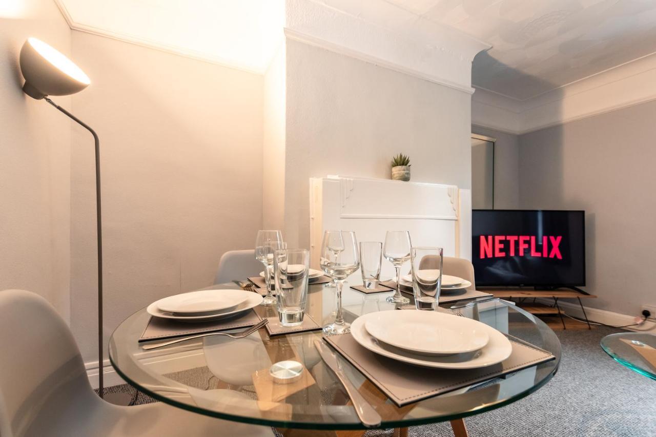 Best Price! Perfect Gunwharf Accommodation - 5 Single Beds Or Kingsize Free Parking Портсмът Екстериор снимка