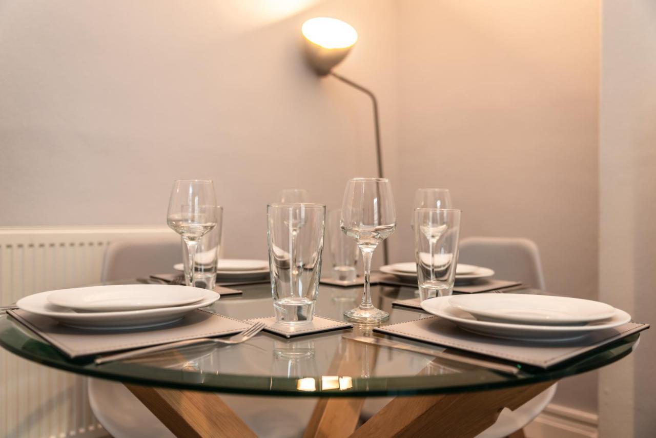 Best Price! Perfect Gunwharf Accommodation - 5 Single Beds Or Kingsize Free Parking Портсмът Екстериор снимка
