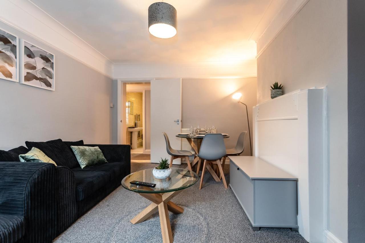 Best Price! Perfect Gunwharf Accommodation - 5 Single Beds Or Kingsize Free Parking Портсмът Екстериор снимка